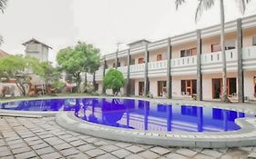 Reddoorz Plus At Hotel Sofia Pangandaran